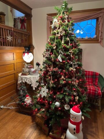 2025treessnowman 2025 fantasy of trees snowman